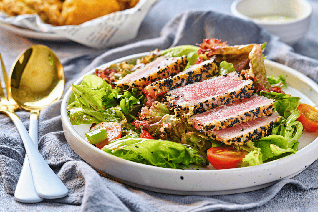Foods that heal the liver: seared ahi tuna tataki salad on plate